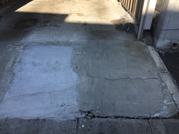 車庫入り口の土間コンクリートの写真。