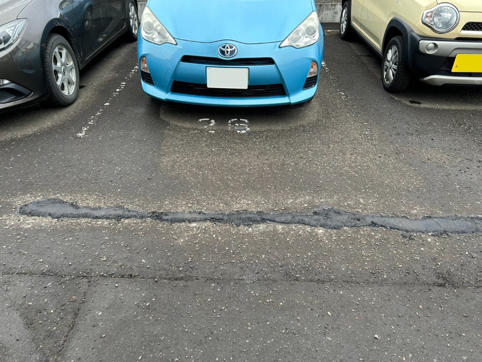 札幌市西区某駐車場のアスファルト補修完了（亀裂箇所）